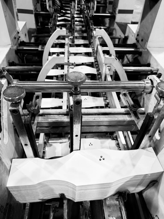 Folder-gluer en operación